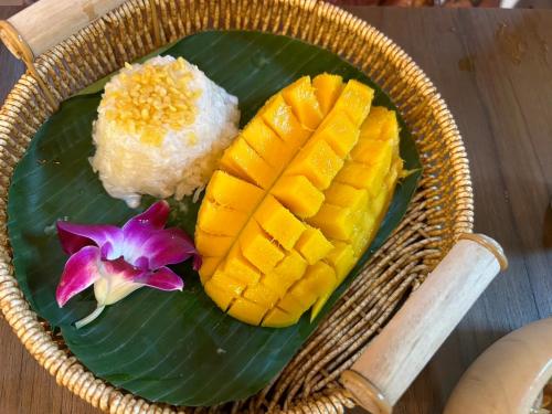 ホテルの敷地内または近くでの食事または食べ物