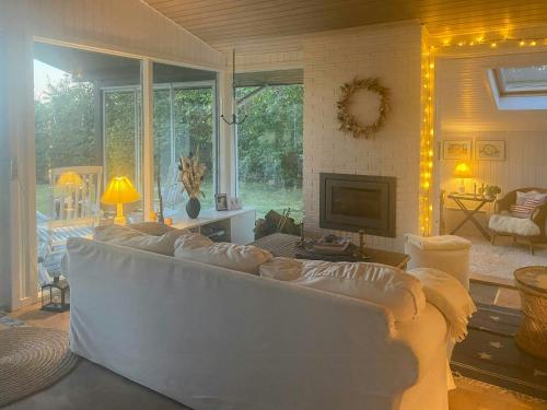 Χώρος καθιστικού στο Cozy Summer House In Nysted With Sea View