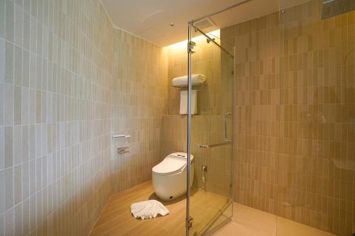 a bathroom with a toilet and a glass shower at Viewpoint Khaoyai Hotel in Mu Si