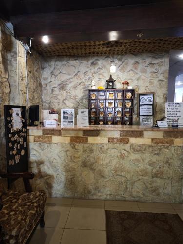 Sijil, anugerah, tanda atau dokumen lain yang dipamerkan di Rocky Mountain Hotel