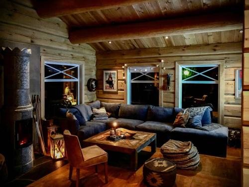Χώρος καθιστικού στο Rustic Log Cabin At The Foot Of Hardangervidda