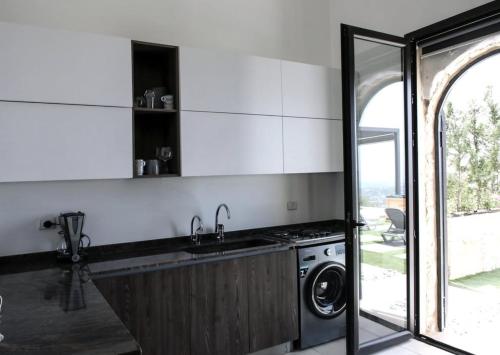 Køkken eller tekøkken på Chabtine Sky Village