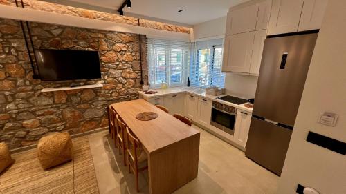 Aeolian apartment