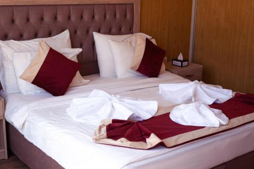 Letto o letti in una camera di Al Sultana Luxury Camp