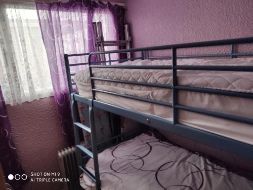 a couple of bunk beds in a room at Quiet 6 berth pet friendly chalet near beach in Mablethorpe