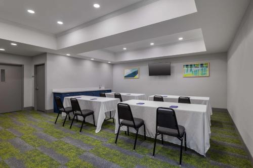Der Geschäftsbereich oder Konferenzraum in der Unterkunft Spark by Hilton Nacogdoches