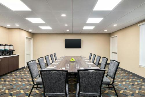 a conference room with a long table and chairs at Residence Inn by Marriott Mechanicsburg in Enola