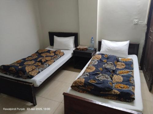Cama o camas de una habitación en Al Sakhawat Hotel