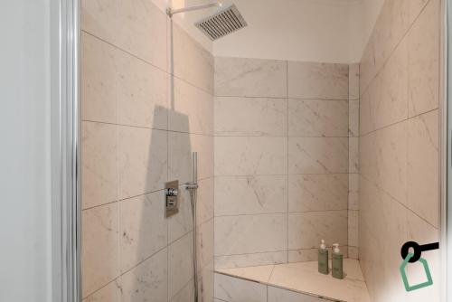 Salle de bains dans l'établissement HOTIDAY Apartment Collection - La Spezia
