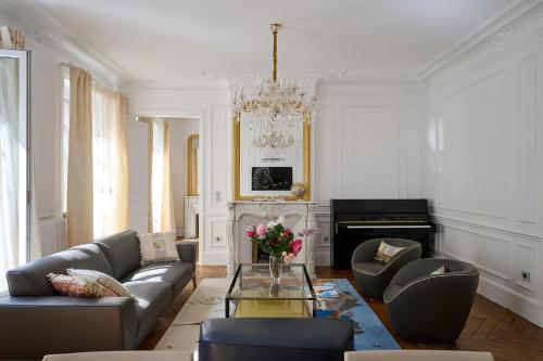 Luxury Royal Suite, 118 square meters, notre dame, 3 bedrooms
