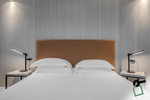 Un ou plusieurs lits dans un hébergement de l'établissement HOTIDAY Apartment Collection - La Spezia