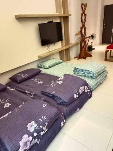 Televisyen dan/atau pusat hiburan di 周年感恩活動 歐巴虎將去旅行오빠 & フーちゃん系列一招待所週年感恩活動 近車站 慈濟 後站莊太太民宿 周年感恩活動