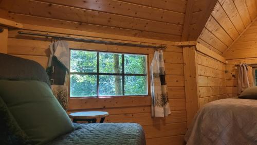 Letto o letti in una camera di Le Domaine Insolite de Brocéliande