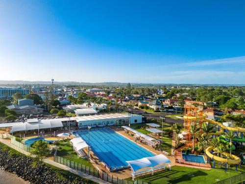 Πισίνα στο ή κοντά στο Riverside Holiday Apartments