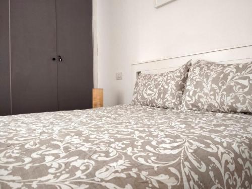 a bedroom with a bed with a white and gray comforter at Santiago Beach en Playa Santiago in Alajeró