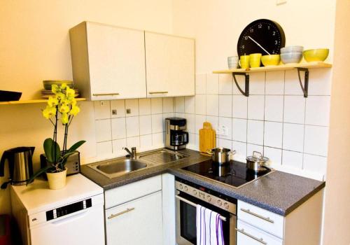 Kuchyň nebo kuchyňský kout v ubytování Ara Monteurszimmer