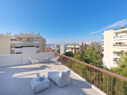 Penthouse Apartment & Studio near Glyfada - free Parking