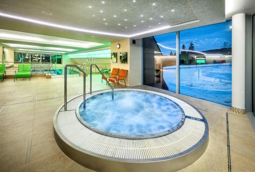 Bazén v ubytování Harmony Hotel nebo v jeho okolí