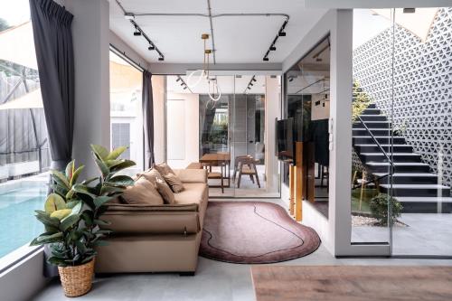 Χώρος καθιστικού στο Taradol Premium Pool Villa