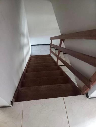 a staircase in an empty room with a stair case at Casa de Praia compartilhada Guriri ES - Brazil in São Mateus