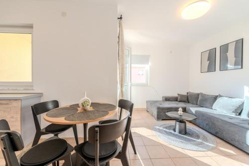 Natalija modern apartment for 4