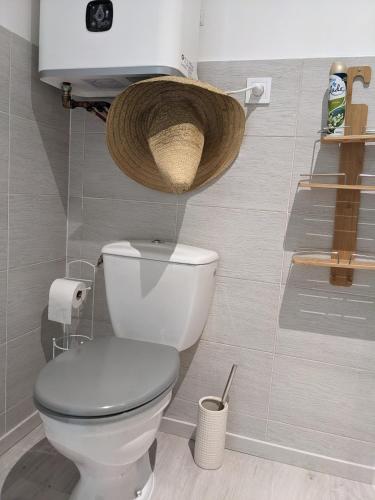Ένα μπάνιο στο Auberge des Trains Mythiques Chambres d'hôtes à Gouarec au pied de la Vélodyssée