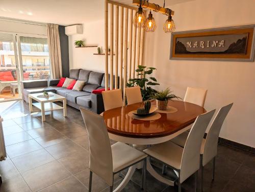 A seating area at Apartament Marina