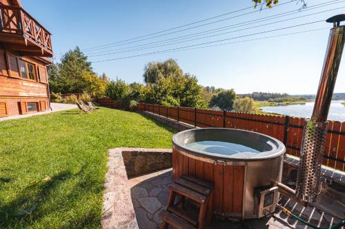 Bug Na Skarpie - Domek Wypoczynkowy z Jacuzzi i Kominkiem