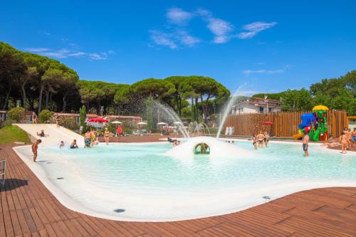 a group of people in a pool with a fountain at Pineta Sul Mare Camping Village in Cesenatico