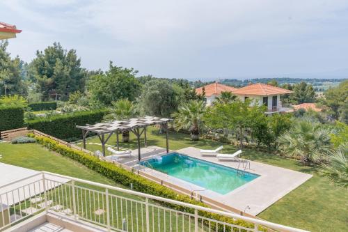 Bazén v ubytování Sani Breeze by halu! nebo v jeho okolí