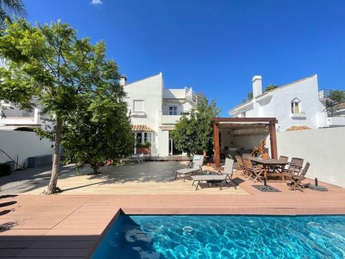 Bonita Villa con Piscina