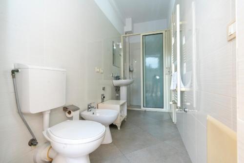 Koupelna v ubytování Hotel Shkodra L