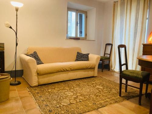 a living room with a couch and a table at Casa Angiolino in Castiglione dʼOrcia