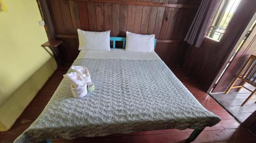 Katil atau katil-katil dalam bilik di Sompong sunset view guest house