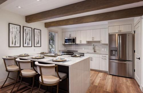 Fully Renovated 2 BR on River with Pool - Walk to Town! photo 2