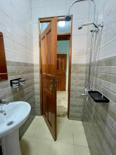 Vannituba majutusasutuses Satos cozy crib