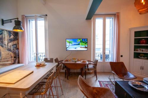 Stylish & Spacious 2-Bed Duplex in Cannes