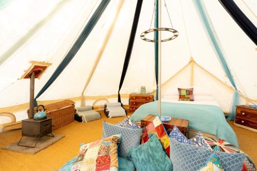a room with a bed in a tent at Hollington Park Glamping in Newbury