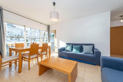 Beachside Bliss 5 mins Beach & Waterfront - Pool - Wi-Fi - Smart TV