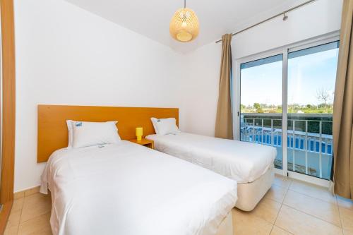 Beachside Bliss 5 mins Beach & Waterfront - Pool - Wi-Fi - Smart TV