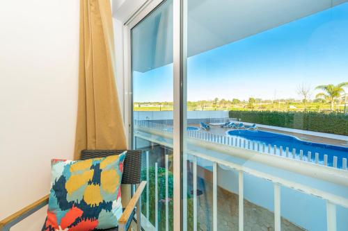 Beachside Bliss 5 mins Beach & Waterfront - Pool - Wi-Fi - Smart TV