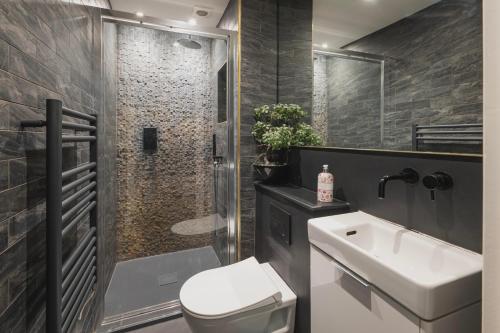 a bathroom with a toilet and a sink and a shower at Luxury Home with Terrace in Central Bath Sleeps 10 in Bath