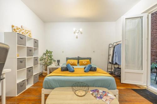 Charming City-Center Flat with Terrace