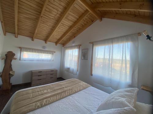 a bedroom with a bed and a window at El Encanto de Antilhue in Valdivia