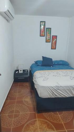 a bedroom with a bed in a room at Apartamento a unos pasos de la playa in Cartagena de Indias