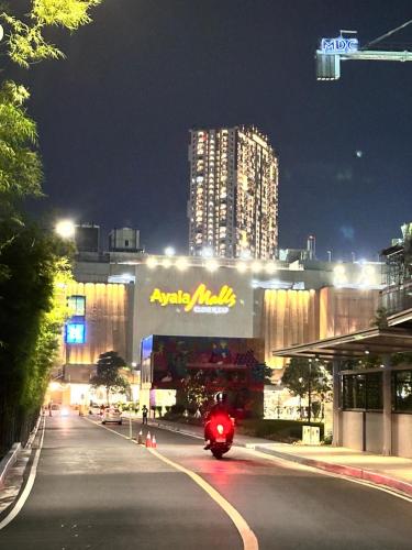 Bangunan di mana terletaknya aparthotel ini