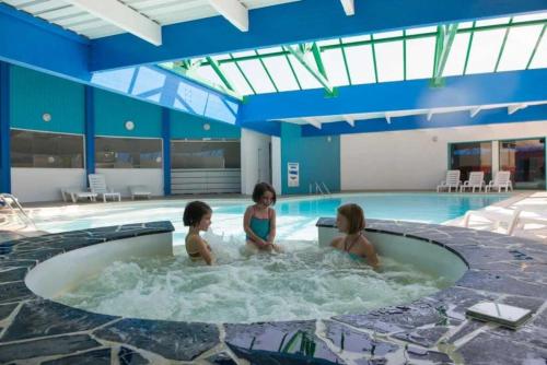 ZEcamping 4 2km plage piscine chauffée animaux acceptés club enfant