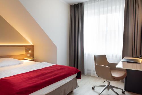 Postel nebo postele na pokoji v ubytování Hotel Königshof am Funkturm