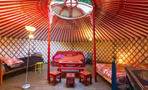 Postel nebo postele na pokoji v ubytování Camping 1 étoile - ccaegif