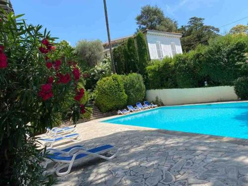 Studio avec terrasse, parking, piscine proche plage et centre à Cannes